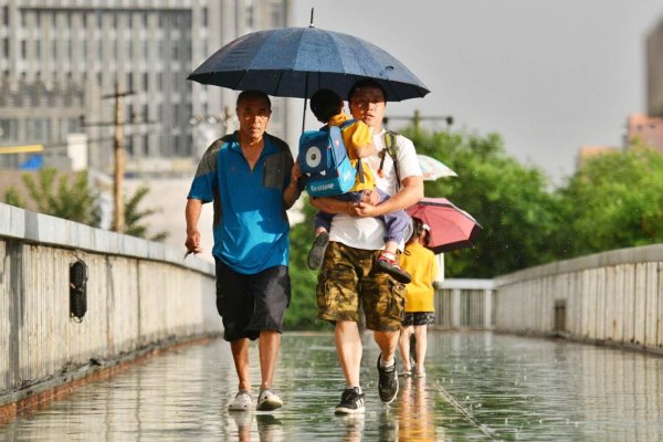 炒股配资平台配资 北京明天傍晚有分散性雷阵雨，局地雨强较大